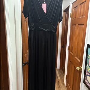 Chic Black Maxi Dress 🌷